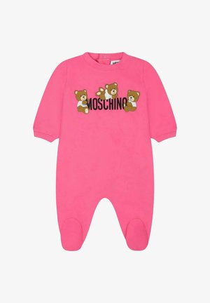 Body per neonati rosa con tre applicazioni a forma di orso marrone e testo "MOSCHINO". Realizzato in materiale morbido, con maniche lunghe e fondo con i piedi.