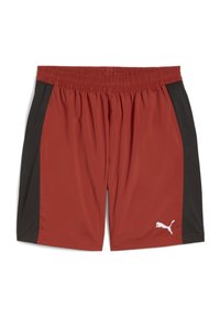 Bermudas deportivas rojas con una cinturilla elástica, paneles laterales de malla negra y un logo blanco de Puma en la parte inferior derecha. Textura suave.