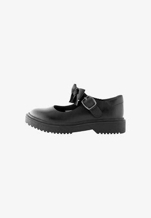 Czarne skórzane buty typu Mary Jane z zaokrąglonym noskiem, gumową podeszwą, regulowanym zapięciem i dekoracyjną kokardą na pasku.
