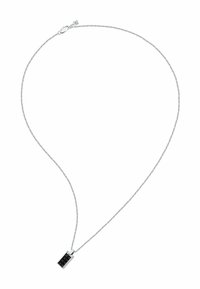 Collana in argento con ciondolo rettangolare nero caratterizzato da un motivo geometrico testurizzato. Chiusura semplice sul retro.