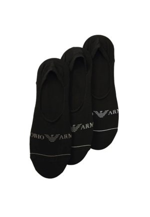 Trois paires de chaussettes noires en coton à la cheville avec une texture lisse. Chacune présente un logo de marque blanc et une rayure grise près de la semelle.