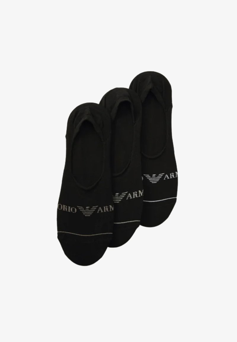 Tre par svarte bomull ankelstrømper med en glatt tekstur. Hver av dem har en hvit merkevarelogo og en grå stripe nær sålen.