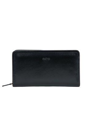 Fekete bőr cipzáras pénztárca, elöl "estro" dombornyomott felirattal, téglalap alakú, sima textúrájú és varrott szegélyű.