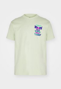 RISE ABOVE RIBBON - T-shirt print - cucumber