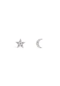 Orecchini a chiodo in tonalità argento con design di stella e luna crescente, adornati con cristalli trasparenti per un tocco di scintillio.