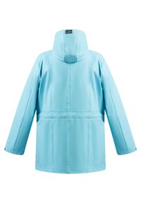 Světlá modrá voděodolná bunda s kapucí, hladkou texturou, vertikálními švy a zapínáním na patentky na rukávech.