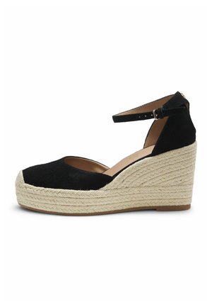 Espadrilla zeppa in camoscio nero con cinturino alla caviglia e suola platform in juta intrecciata.