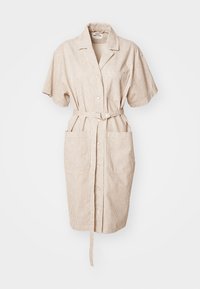 Striped beige skjortekjole med korte ermer, knappelukking foran, belte i livet og store sidelommer. Teksturert stoff.