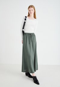 Thumbnail Image 3