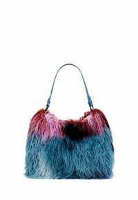 Meerleurige handtas met een zachte, pluizige textuur, met tinten van roze, rood en blauw. Voorzien van een gestructureerde blauwe handgreep.