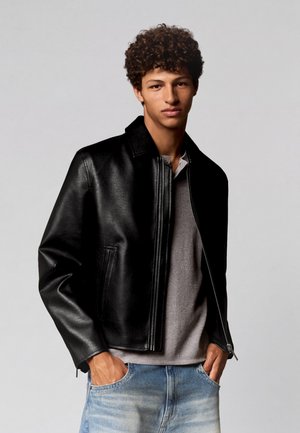 Bershka Bunda z nepravej kože - black