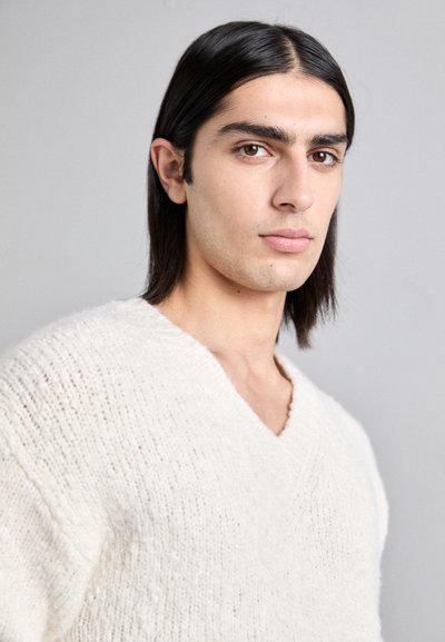 Filippa K SOFT V NECK SWEATER - Пуловер - cream white