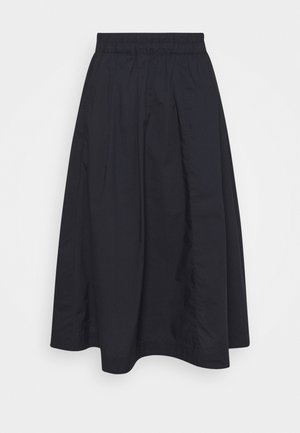 Jupe noire mi-longue avec une taille élastique et des plis subtils, présentée sur un fond uni clair.