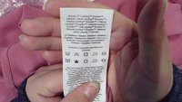 Oznaka za nego z simboli pranja na belem blagu, ki podrobno opisuje materiale: 97 % Ecovero™ viskoza, 3 % elastan; vključuje navodila za nego v več jezikih.