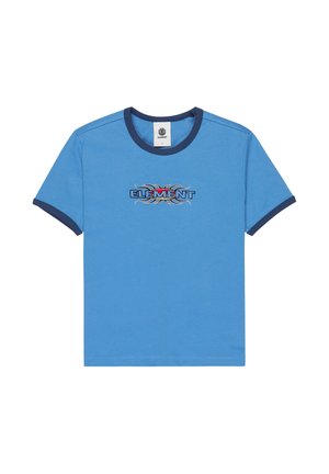 Blaues T-Shirt aus Baumwolle mit navyblauen Ringer-Akzenten. Auf der Vorderseite befindet sich das gestickte "ELEMENT"-Logo mit Flammendetails in Rot und Schwarz.