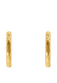 Goldene Creolen mit einer gehämmerten Textur, die eine glatte, abgerundete Form aufweisen. Die Oberfläche enthält subtile Vertiefungen für visuelles Interesse.