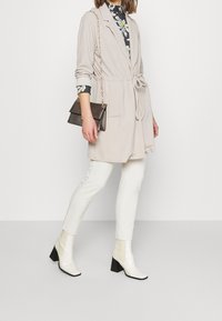 VILA Cappotto corto - light grey