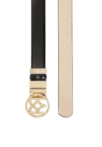 Cinturón de cuero con una correa negra y una parte inferior color crema. Presenta una hebilla circular dorada con un diseño geométrico. Tiene cinco agujeros de ajuste.