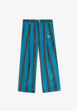 Türkise weit geschnittene Hose mit dunkelbraunen und grünen vertikalen Streifen, mit Fronttaschen und gelben bestickten Initialen "B.C."