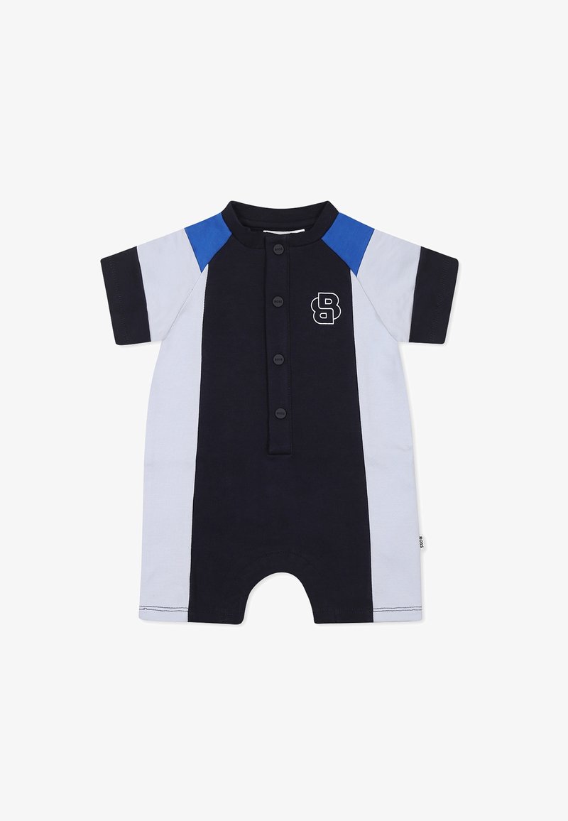 Kratký rukáv dětský overal s knoflíkovou přední stranou, tmavě modrým středem, bílými boky, modrými akcenty na ramenou a bílým logem "B" na hrudi.