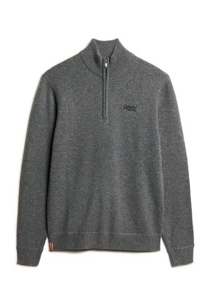 Grå, strikket sweater med kvart lynlås, ribbet krave og manchetter, med et lille sort logo på brystet og en flerfarvet detalje i kanten.