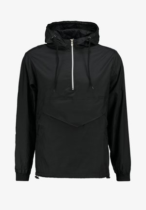 Veste coupe-vent noire en matériau léger. Comprend une poche avant, une capuche ajustable, une fermeture éclair demi-longueur et des poignets élastiques.