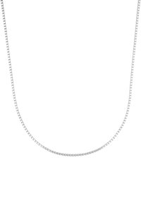 Collana delicata a catena in argento con piccoli anelli quadrati, esposta su uno sfondo bianco.