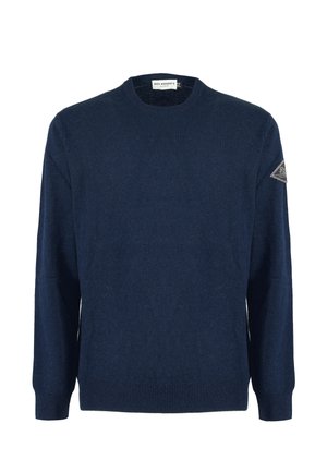 Maglione blu navy realizzato in morbido tessuto, con collo rotondo e maniche lunghe. Include una patch triangolare con il logo sulla spalla sinistra.