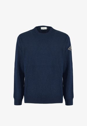 Marineblaues Sweatshirt aus weichem Material, mit Rundhalsausschnitt und langen Ärmeln. Mit einem dreieckigen Logopatch auf der linken Schulter.