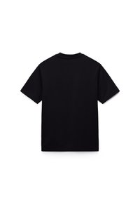 Μαύρο βαμβακερό κοντομάνικο μπλουζάκι με στρογγυλή λαιμόκοψη, απλό σχέδιο, χωρίς εμφανή λογότυπα ή μοτίβα.