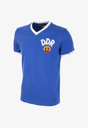 Blauwe katoenen T-shirt met een witte V-hals en mouwen trim. Bevat "DDR" in witte letters en een rond DDR-logo in rood en geel.