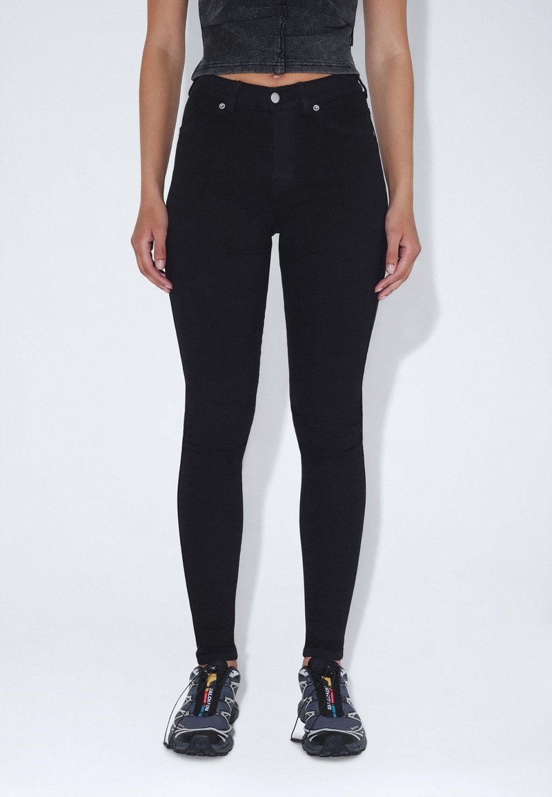 Jean Noir Skinny Forever 21 – Taille 25 – 98% Coton 2% élasthanne | Occasion Très Bon état