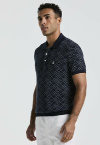 Non sélectionné, dark sapphire