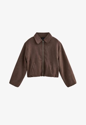 Veste courte marron en tissu doux, dotée d'un col pointu, d'une fermeture éclair sur le devant et de poches latérales avec une texture lisse.