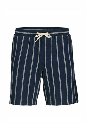 Tengerészkék rövidnadrágok függőleges fehér csíkokkal és fehér zsinórbehúzóval a gumis derékpántnál, texturált anyag, középhosszúságú stílus.