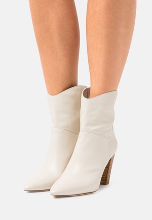 ANUA - Classic ankle boots - ivoire