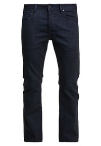 Jeans de mezclilla azul oscuro con corte recto, que presentan un diseño clásico de cinco bolsillos, cierre de botón metálico y una textura sutil.