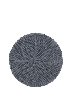 Béret rond tricoté gris foncé avec un motif texturé et un petit détail étoile au centre.