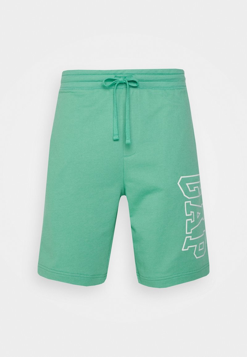 Shorts en coton vert avec une taille élastique et un cordon de serrage. Présentent un logo blanc "GAP" imprimé sur la jambe gauche. Coupe décontractée, longueur au genou.