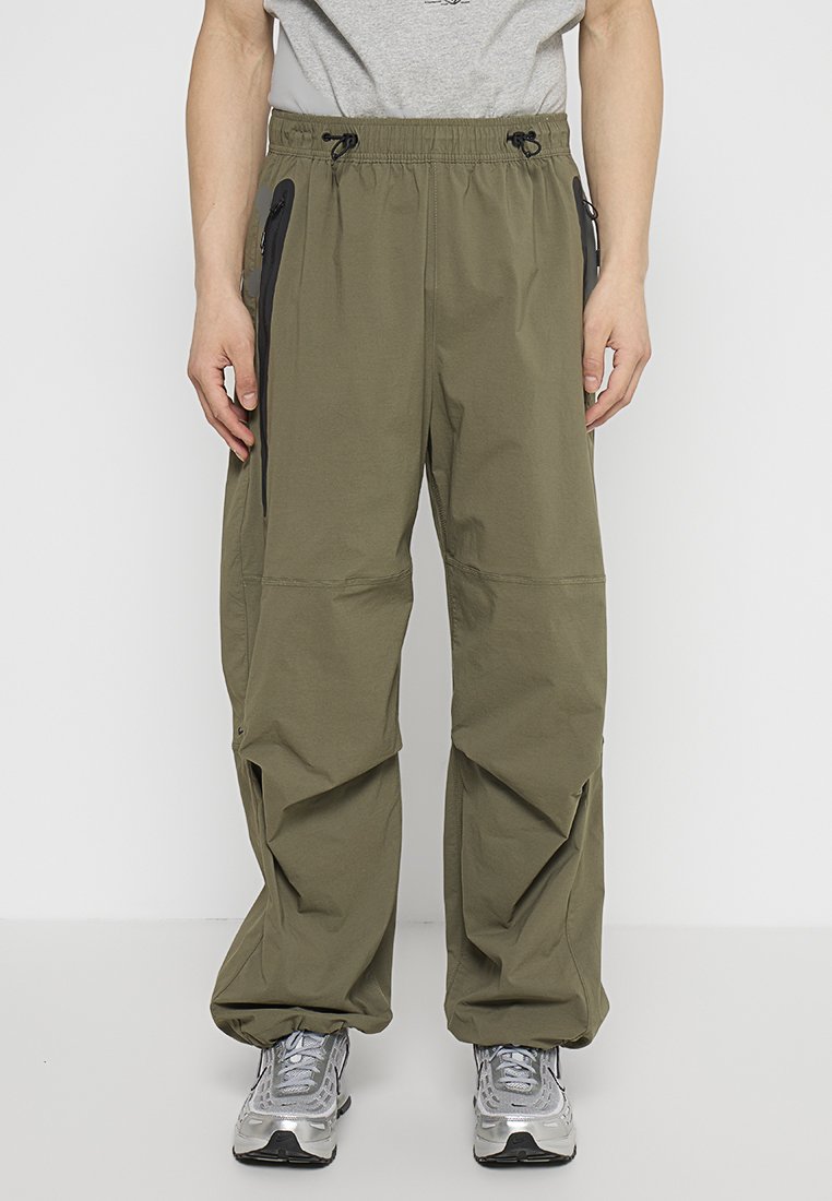 Nike Sportswear Broek olijfgroen