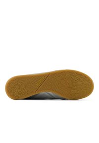 Shoe sole with a yellow rubber bottom featuring circular patterns and the text "RC442" in the middle section.
