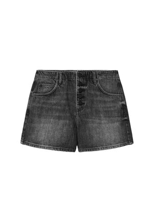Sorte denimshorts med fem sorte frontknapper, to forlommer, bæltestropper og synlige syninger på en hvid baggrund.