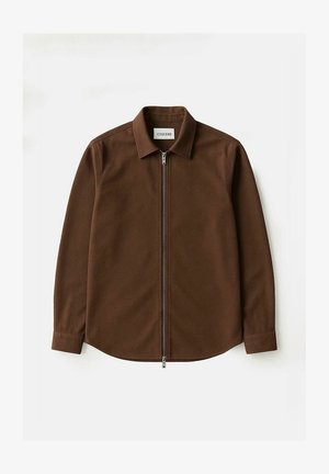 Bruine, langemouwshirt met een rits en kraag. Gemaakt van een gladde stof en voorzien van een subtiele logo op de borst.