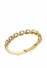 Goldbandring mit einer Reihe abwechselnd angeordneter runder Diamanten und kleinerer Steine, eingesetzt in einer Krappenfassung, mit polierter Oberfläche.