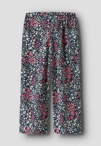 Bloemenprint broek met een elastische tailleband. Kenmerkt zich door een marineblauwe achtergrond versierd met roze, witte en blauwe bloemen. Wijde pijpen.
