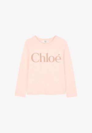 T-shirt a maniche lunghe di color rosa chiaro, realizzato in tessuto morbido, con scollatura rotonda. Presenta la scritta "Chloé" stampata in grande con lettere beige a contrasto.