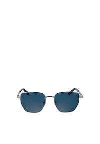 Occhiali da sole con tonalità blu e montatura esagonale, accenti metallici argentati e punte delle astine nere, caratterizzati da un design elegante e minimalista.