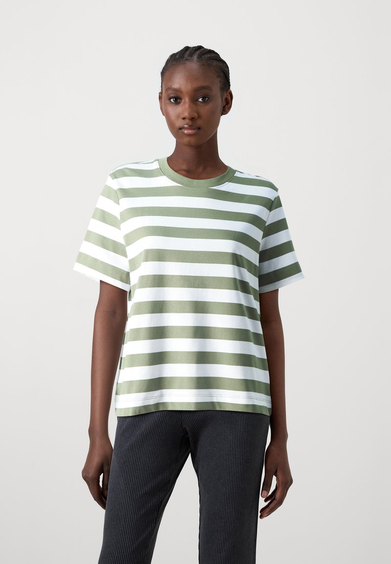 Selected Femme SLFESSENTIAL TEE - T-shirt med print - olivine/bright white