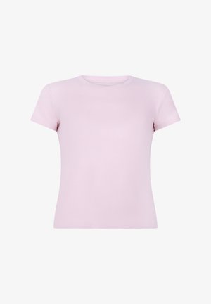 Lichtroze, korte mouwen ribbenkatoenen t-shirt met een ronde hals, weergegeven op een witte achtergrond.