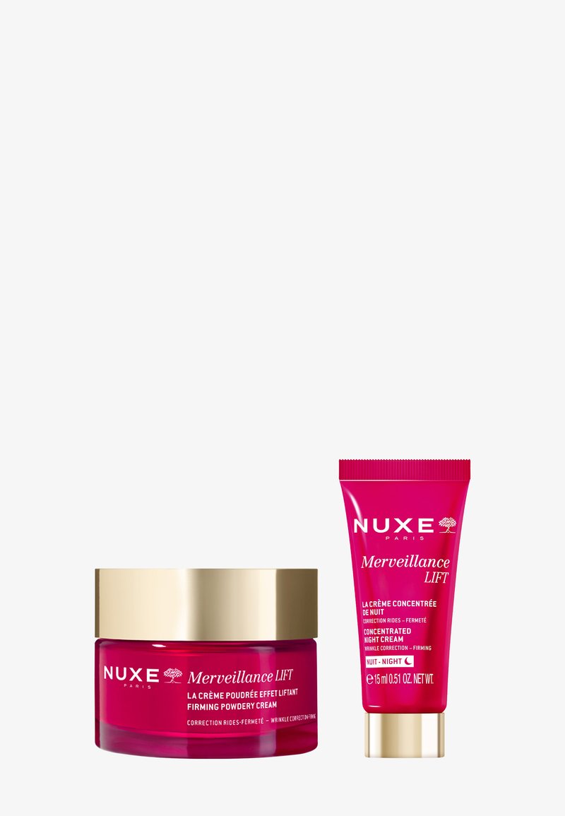 Pot de crème raffermissante Nuxe Merveillance Lift avec couvercle doré et tube de crème de nuit concentrée dans un emballage rose profond sur fond blanc.